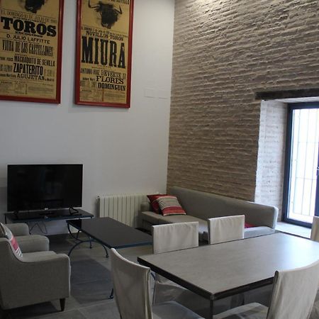 Cozy & Modern Apartment Hombre De Piedra Sevilha Exterior foto