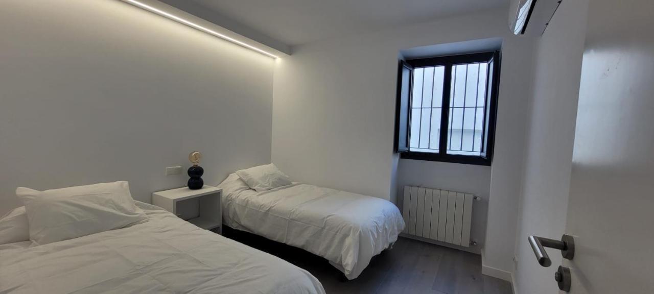Cozy & Modern Apartment Hombre De Piedra Sevilha Exterior foto