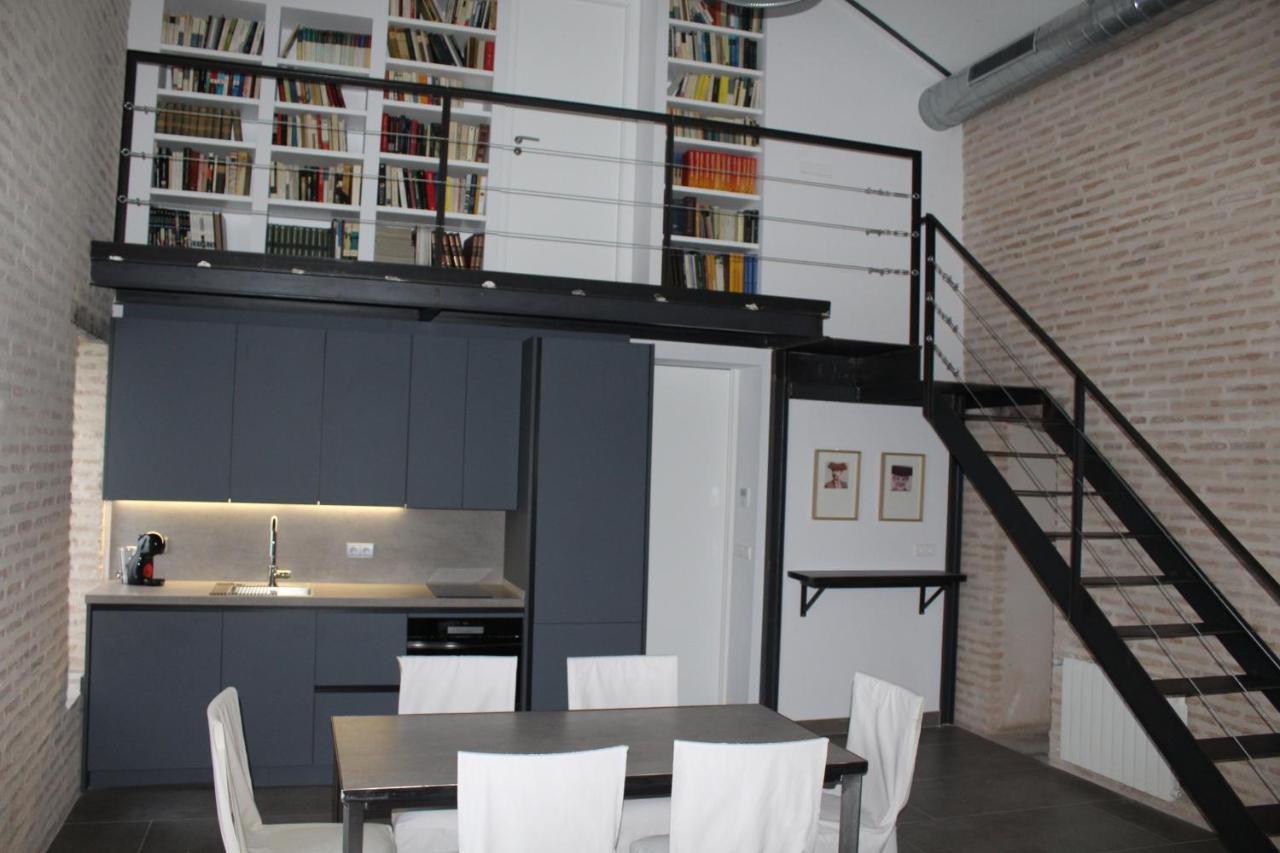 Cozy & Modern Apartment Hombre De Piedra Sevilha Exterior foto
